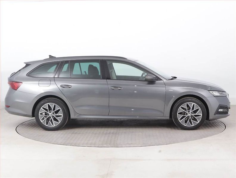 Škoda Octavia (2023) Ambition 2.0 TDI, Automat - fotka 6 z 16