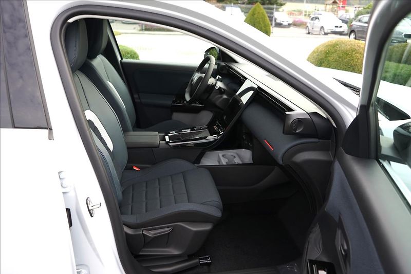 Citroën C5 Aircross (2026) 1,2 Hybrid 145k Automatic PLUS - fotka 11 z 25