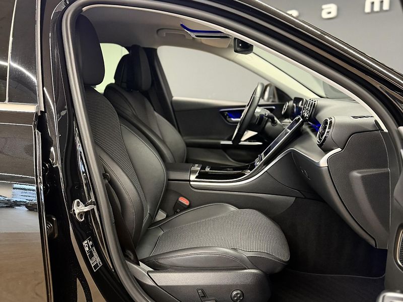 Mercedes-Benz Třídy C (2021) C 220d Avantgarde - fotka 37 z 76