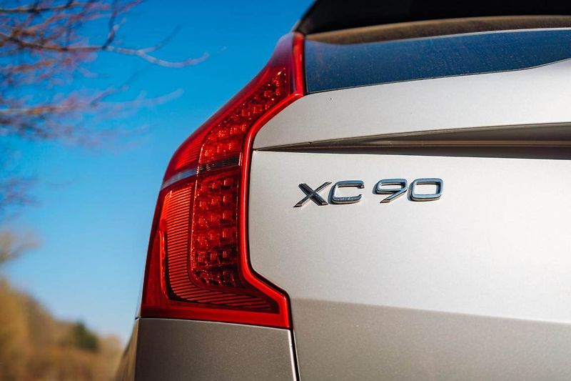 Volvo XC90 (2022) B5 AWD - fotka 15 z 28
