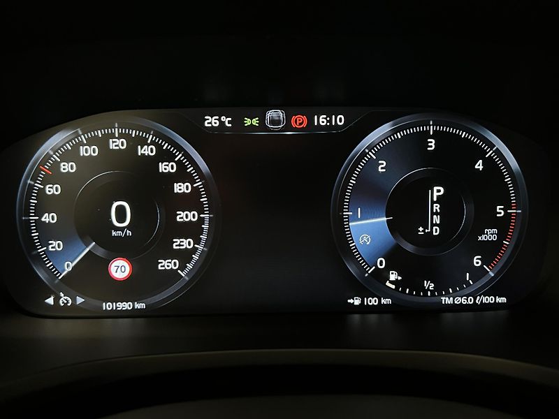 Volvo V60 D3 MOMENTUM PRO AUT - fotka 23 z 41