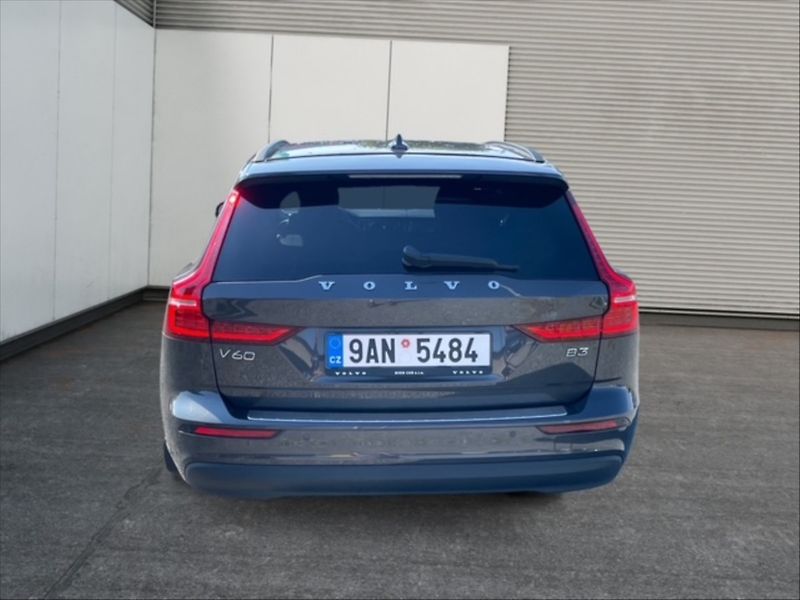 Volvo V60 2,0 B3 Core AT - fotka 5 z 11