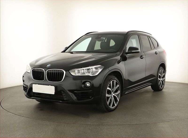 BMW X1 (2018) sDrive20i, Automat, Serv.kniha - fotka 2 z 17