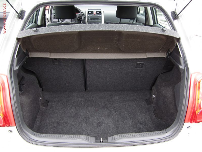 Toyota Auris (2010) 1.3 VVT-i, ČR, AC, výhřev - fotka 7 z 16