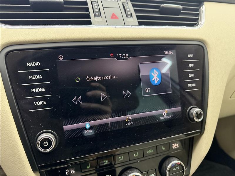 Škoda Octavia 1,6 TDi,Navi,digiklima,vyhř.se - fotka 22 z 33