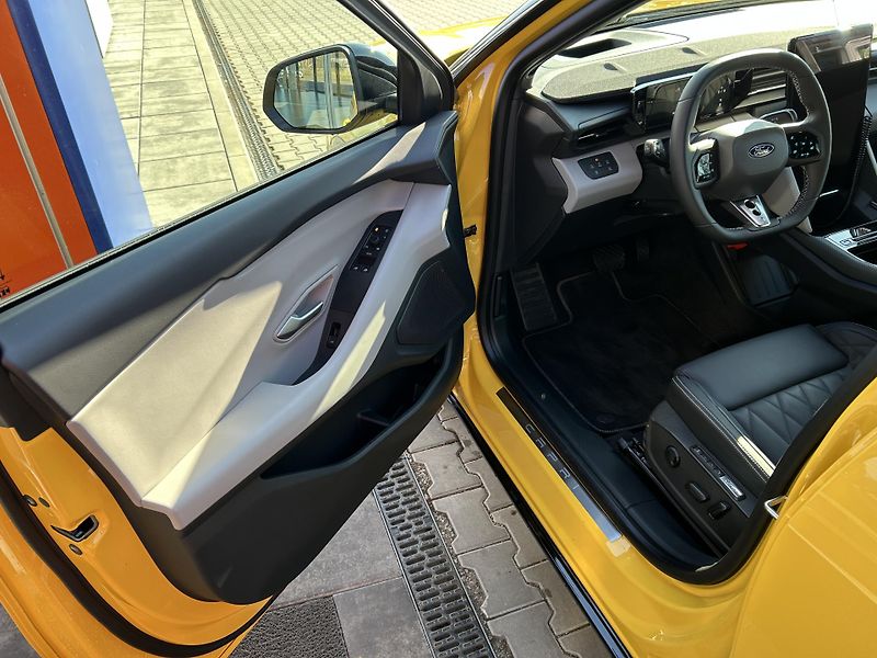 Ford Capri Premium AWD 79 kWh 250kW - fotka 16 z 38