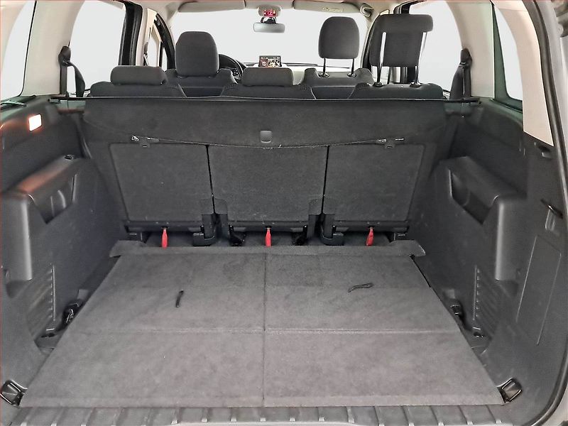 Peugeot 5008 (2016) 1.6 BlueHDi, 7 míst, Navi - fotka 14 z 22