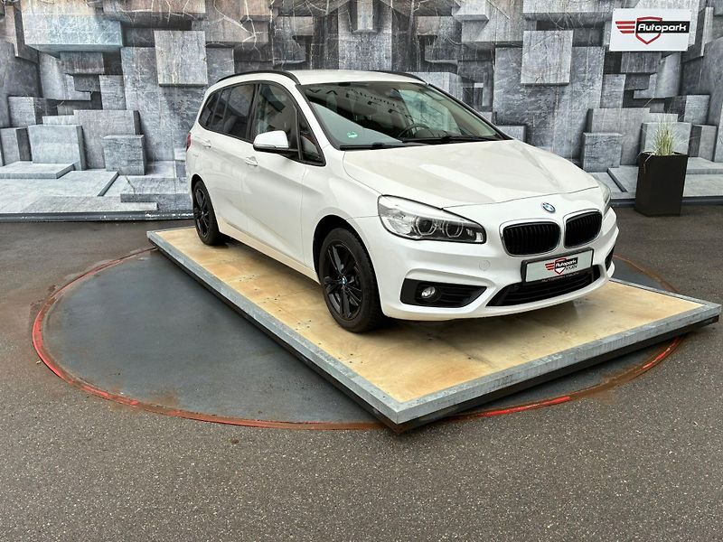 BMW Řada 2 (2017) 220i GT, 141KW, 7 MÍST - fotka 1 z 25