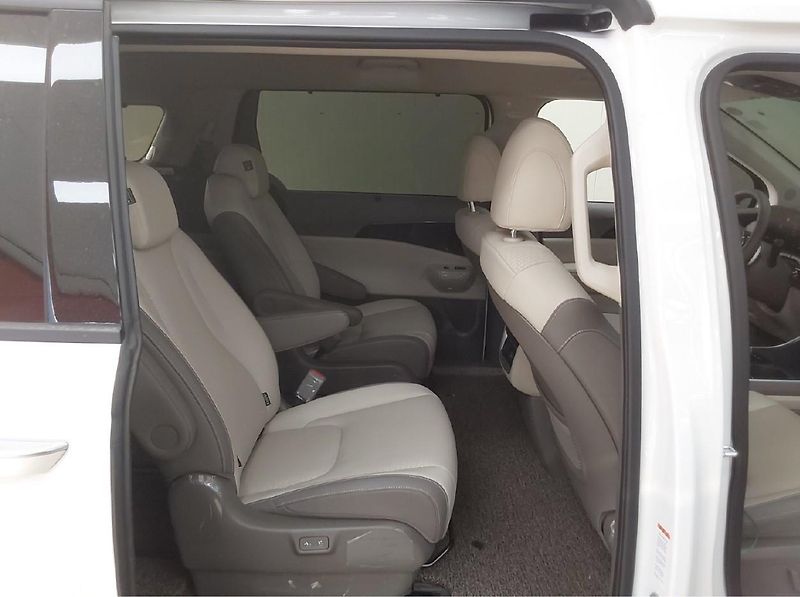 Kia Carnival 1.6-HEV-9MÍST-NA CESTĚ - fotka 14 z 19