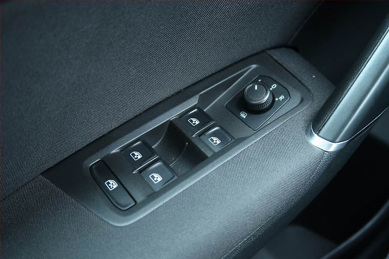 Volkswagen Touran (2015) 1.2 TSI, Serv.kniha, Tempomat - fotka 18 z 21