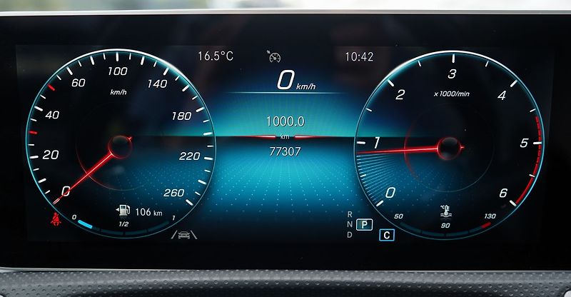 Mercedes-Benz Třídy A A 180d AMG/7AT/kůže/Designo/ČR - fotka 31 z 37