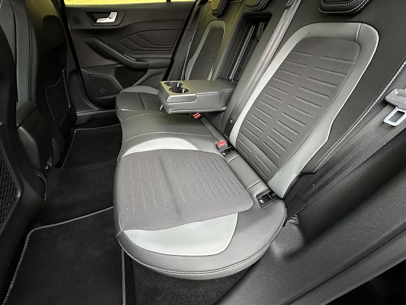 Ford Focus (2021) ST*Automat*206kW*1.Maj.B&O - fotka 29 z 42
