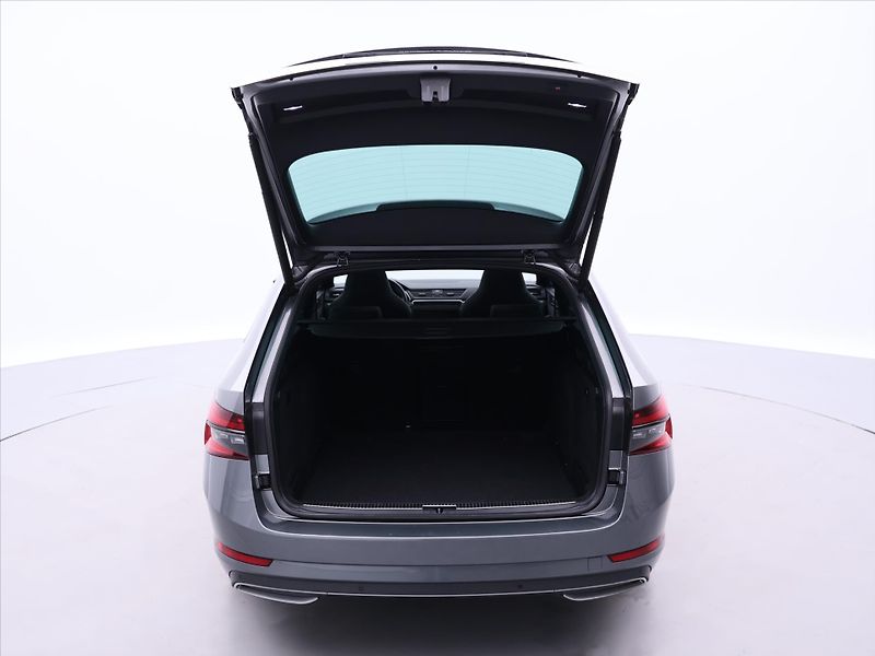 Škoda Superb 2,0 TDI 110kW SportLine Combi - fotka 9 z 38