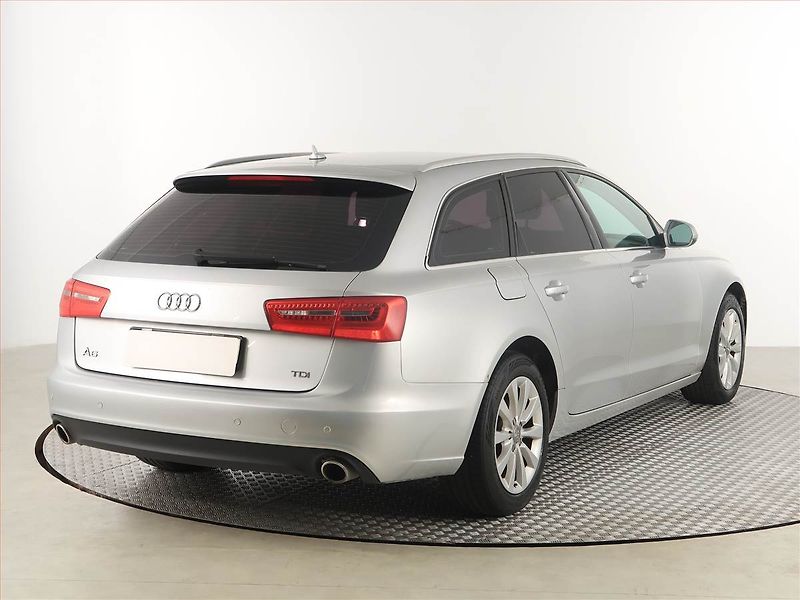 Audi A6 (2012) 3.0 TDI, Xenony, Park. senzory - fotka 5 z 18