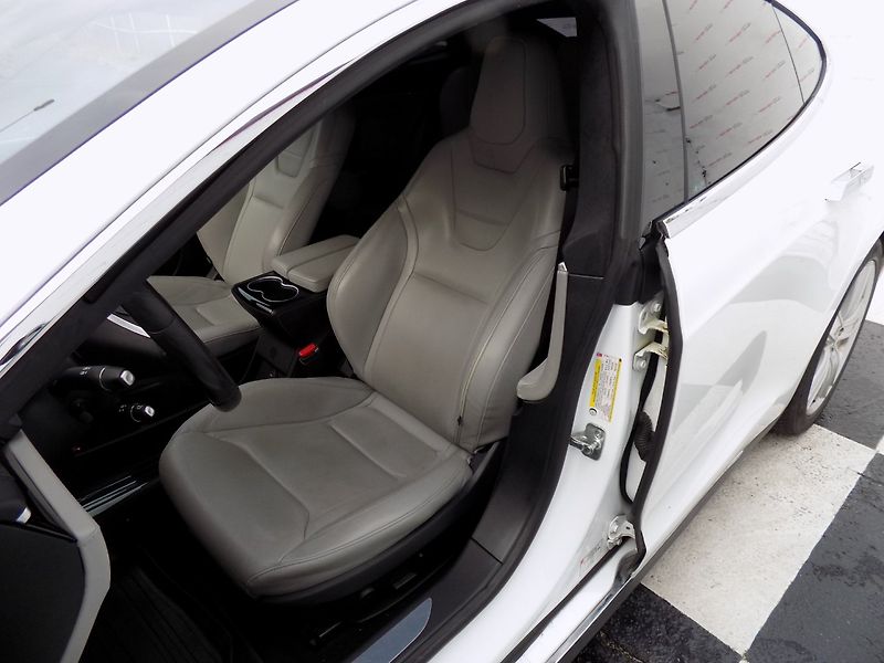 Tesla Model S (2015) 90D/1.Maj.ČR/Ludicrous/762PS/ - fotka 15 z 39