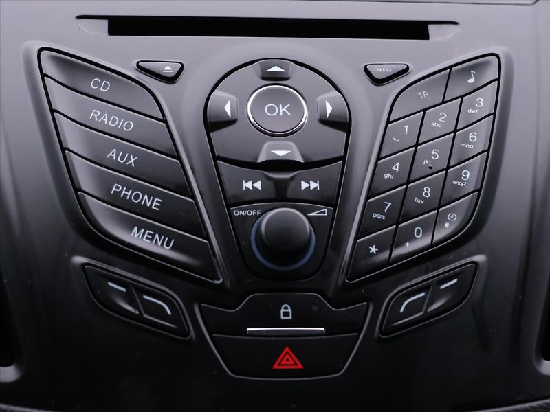 Ford Kuga 1,6 EB 110kW CZ Aut.Klima - fotka 21 z 31