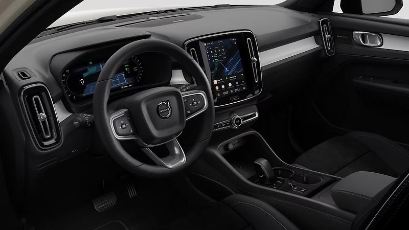 Volvo XC40 (2026) B3 AUT DARK PLUS - fotka 3 z 18