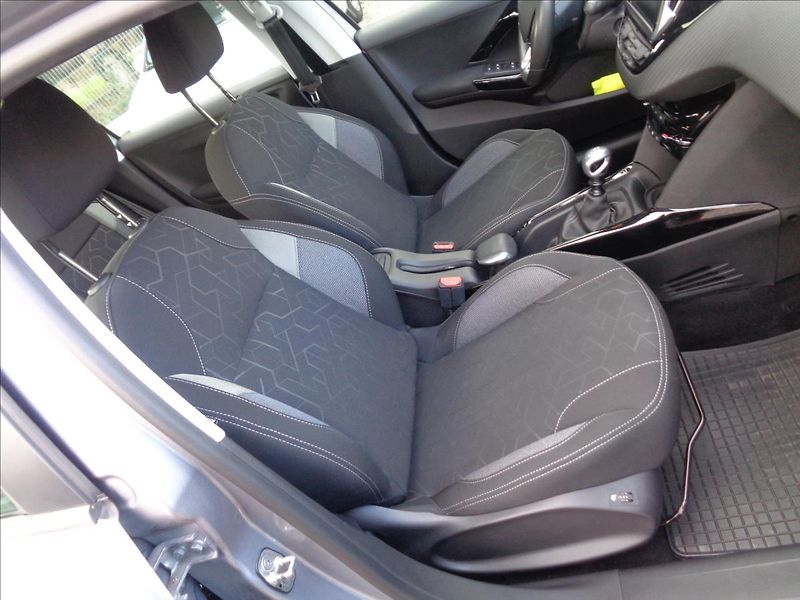 Peugeot 2008 1,2 - fotka 9 z 18