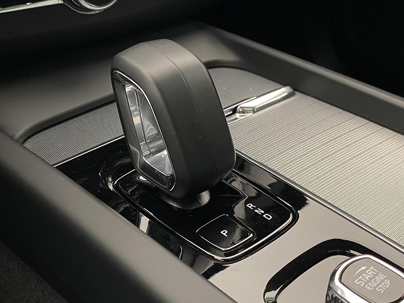 Volvo XC60 T6 AWD PLUG-IN PLUS DARK - fotka 25 z 54