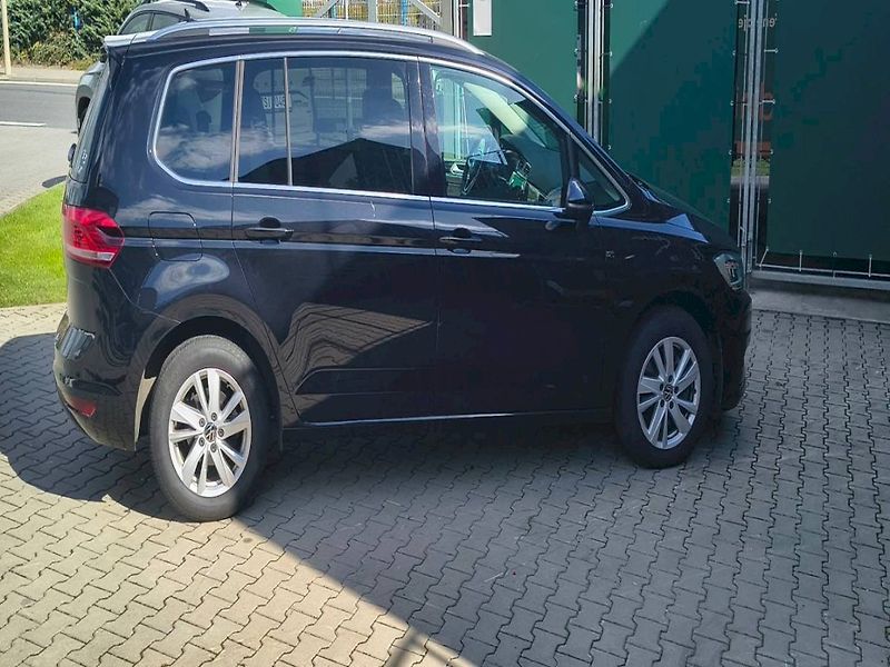 Volkswagen Touran (2023) HIGHLINE 2.0TDI 110KW DSG ZÁRU - fotka 16 z 21