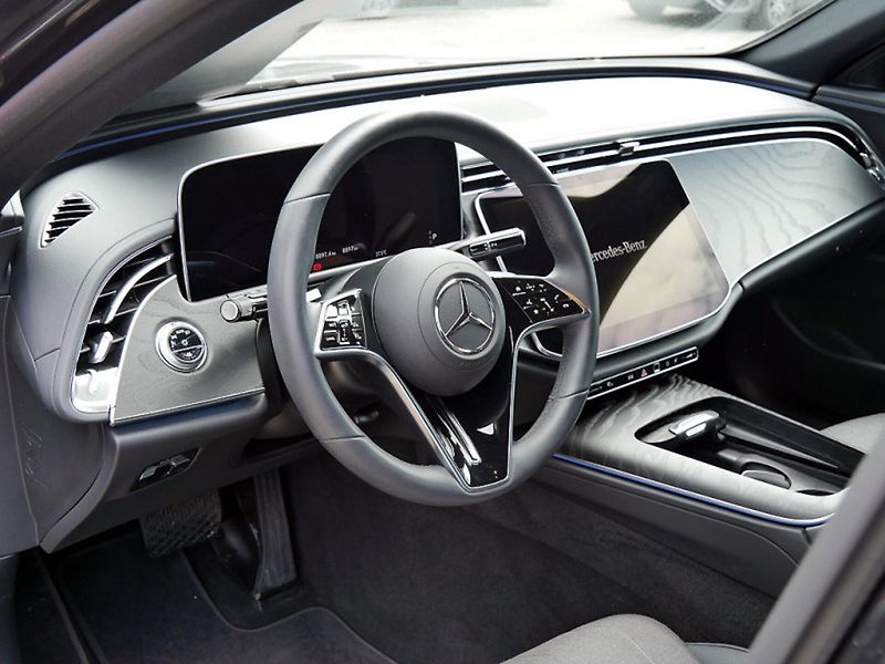 Mercedes-Benz Třídy E 200 4M Avantgarde 360 Distro - fotka 9 z 15