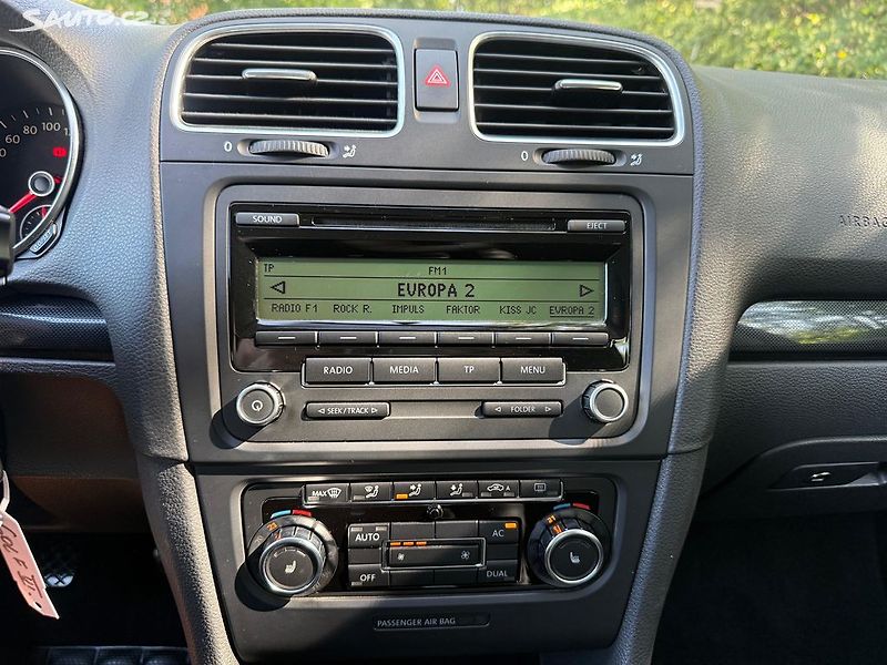 Volkswagen Golf (2010) 1.6TDI, 77kw Nová STK - fotka 17 z 20