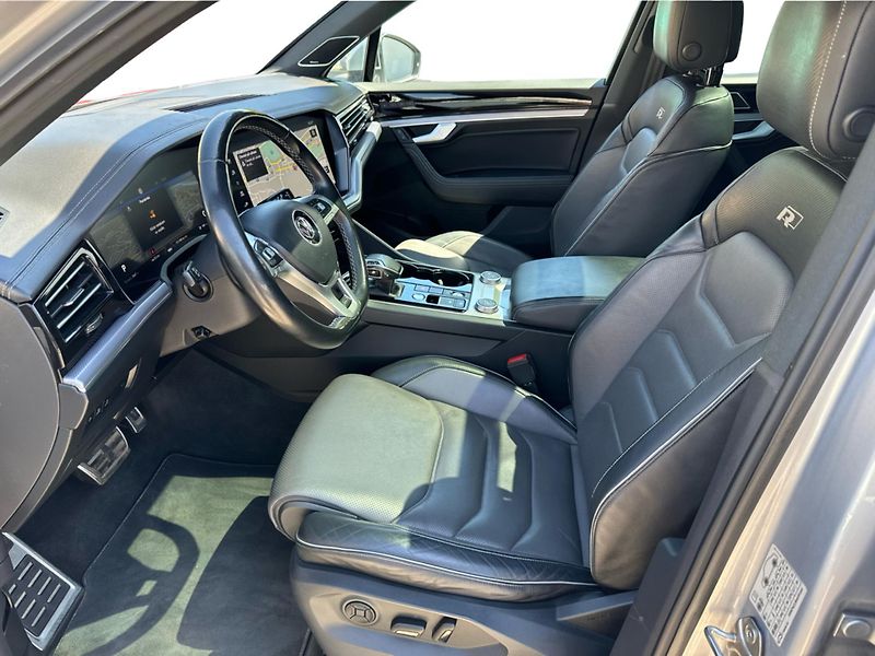 Volkswagen Touareg 3,0TDi 210kW R-line - fotka 11 z 23