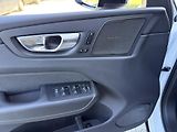 Volvo XC60 B5 AWD // PLUS DARK // 1.maj.  - náhled 11