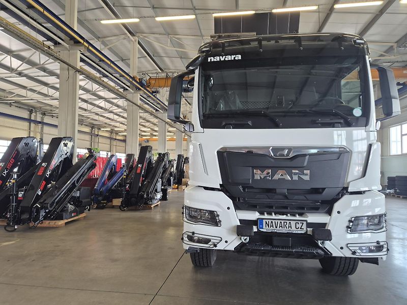MAN TGS 33.520 6x6 RUKA HIAB SKLÁPĚČ  - fotka 4 z 39