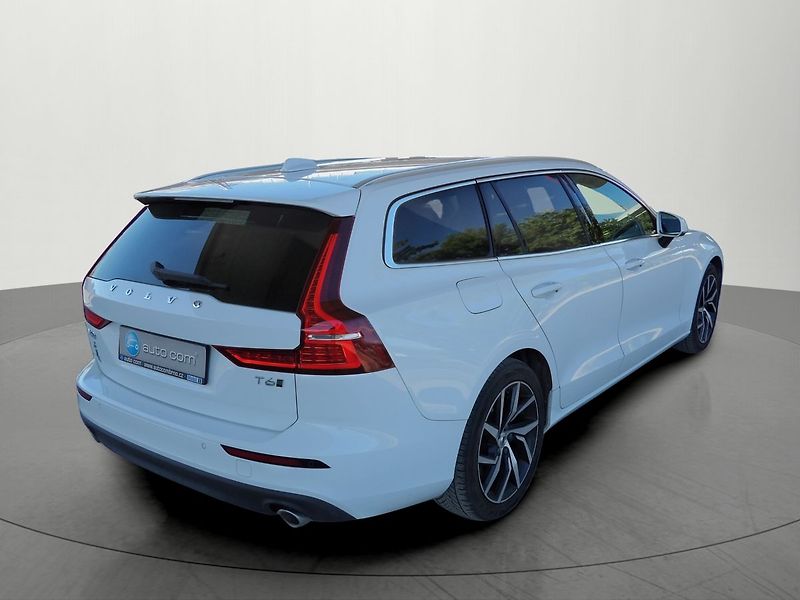 Volvo V60 2.0 T6 AWD PHEV Momentum - fotka 4 z 31