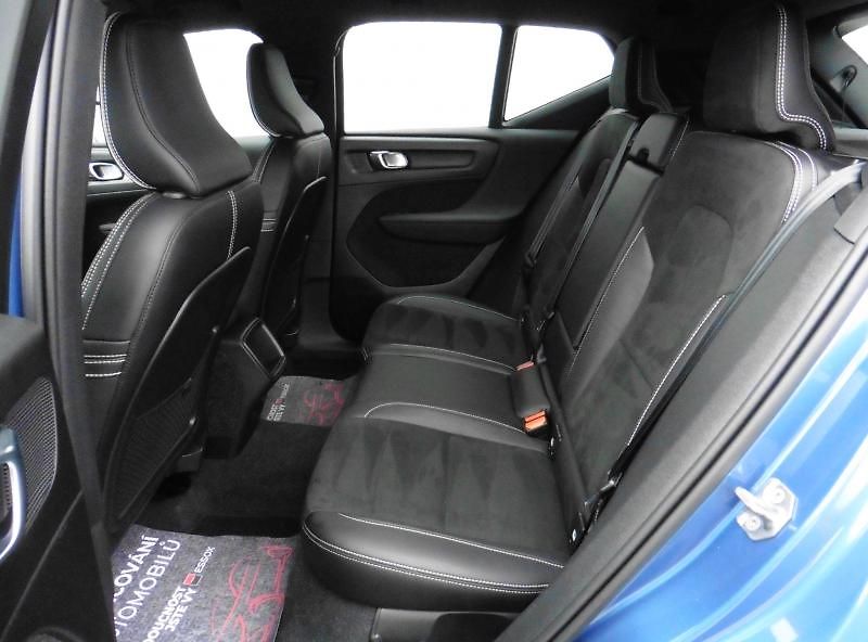 Volvo XC40 1,5 T3 R-Design 120kW A/T, nov - fotka 10 z 19