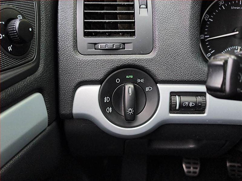 Škoda Octavia (2010) Scout 1.8 TSI, 4X4 - fotka 15 z 16