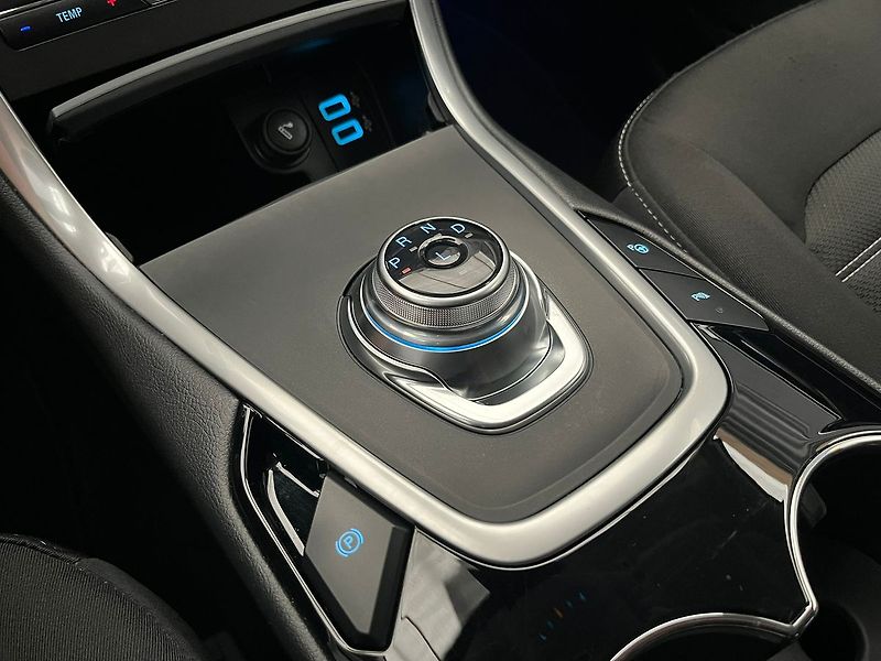Ford Galaxy 2.5 HEV TITANIUM 7 míst - fotka 23 z 70