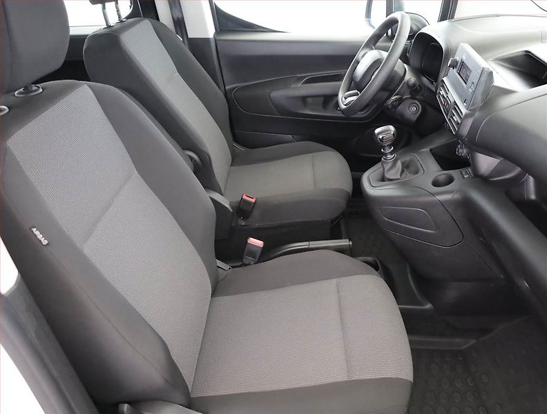 Citroën Berlingo (2023) Maxi Live Pack 1.2 PureTech - fotka 7 z 16