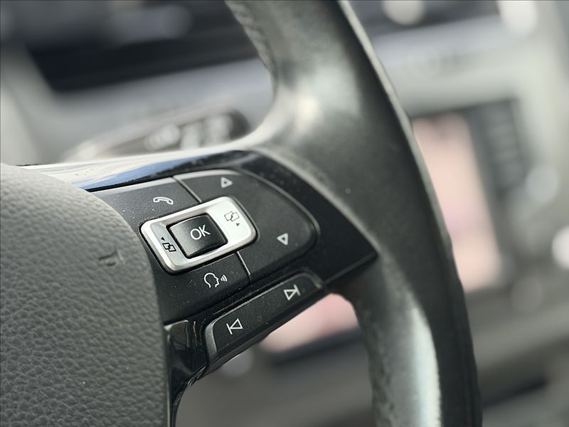 Volkswagen Golf 1,6 TDI 81kW DSG NAVI - fotka 17 z 27