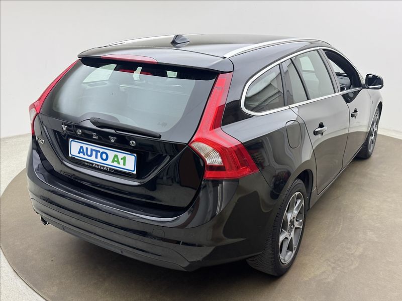 Volvo V60 1,6 D2 KŮŽE NAVI OCEAN RACE - fotka 4 z 41