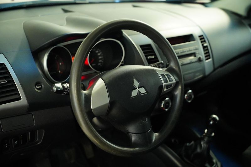 Mitsubishi Outlander - fotka 5 z 6