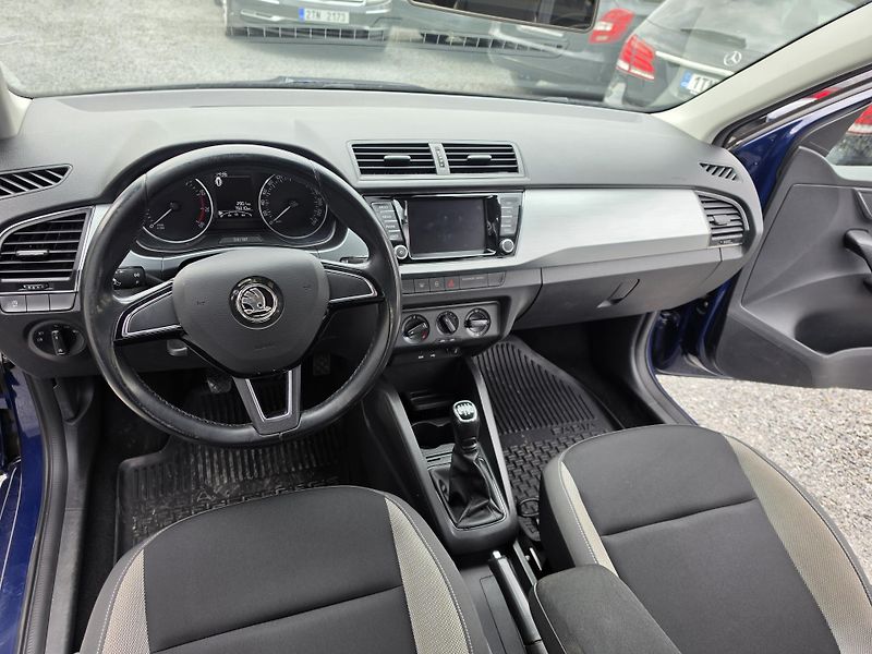 Škoda Fabia 1.0 TSI Park Senzor Navi - fotka 9 z 22