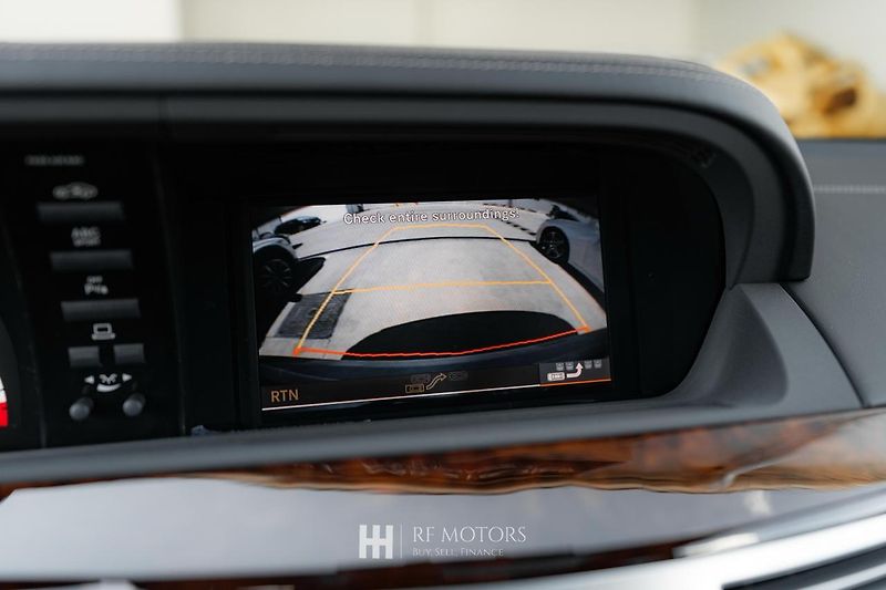 Mercedes-Benz Třídy S (2013) AMG S 63 5.5 V8 Biturbo - fotka 54 z 56