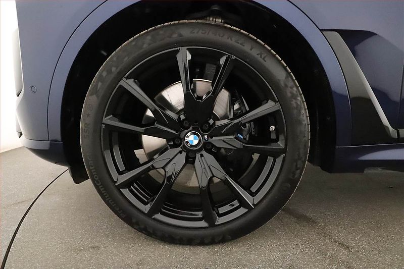BMW X7 (2023) xDrive40i, 7Míst, Vzduch, 360° - fotka 12 z 20
