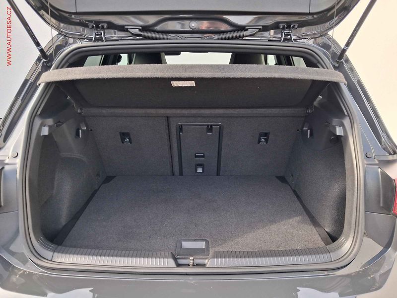 Volkswagen Golf (2023) 1.5 TSi, ČR, R-Line - fotka 7 z 20