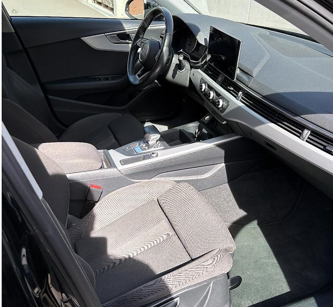 Audi A4 (2019) 2,0 TDI Mild Hybrid S tronic - fotka 12 z 25