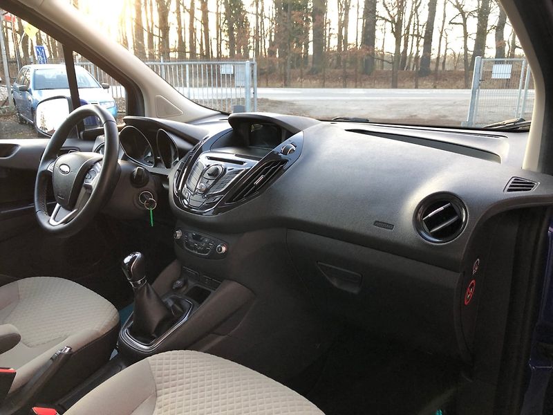 Ford Tourneo Courier (2014) 1.0 EcoBoost - fotka 14 z 28
