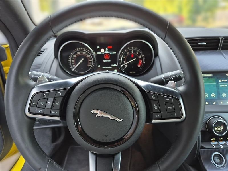 Jaguar F-Type 3,0 P380 RWD YUNNAN YELLOW - fotka 8 z 19