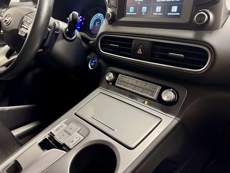 Hyundai Kona (2020) EV ELEKTRIC 100Kw 1 MAJITEL KA - fotka 49 z 54
