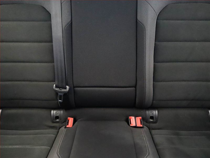 Volkswagen Golf (2018) Highline 2.0 TDI, Navi - fotka 8 z 15