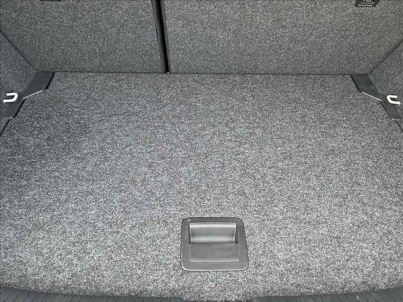 Volkswagen Polo 2,0 GTI VIRTUÁL KEYLESS - fotka 14 z 32