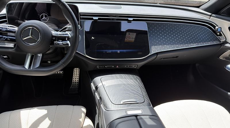 Mercedes-Benz Třídy E (2023) E220d, AMG, TOP výbava, záruk - fotka 10 z 18