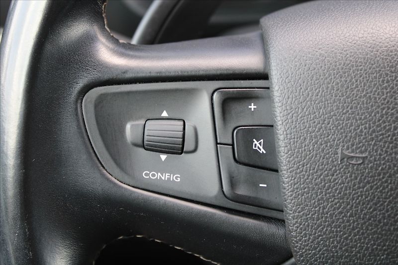 Citroën Jumpy 2,0 HDi  ČR,DPH,AT,8MÍST,SHINE - fotka 21 z 51