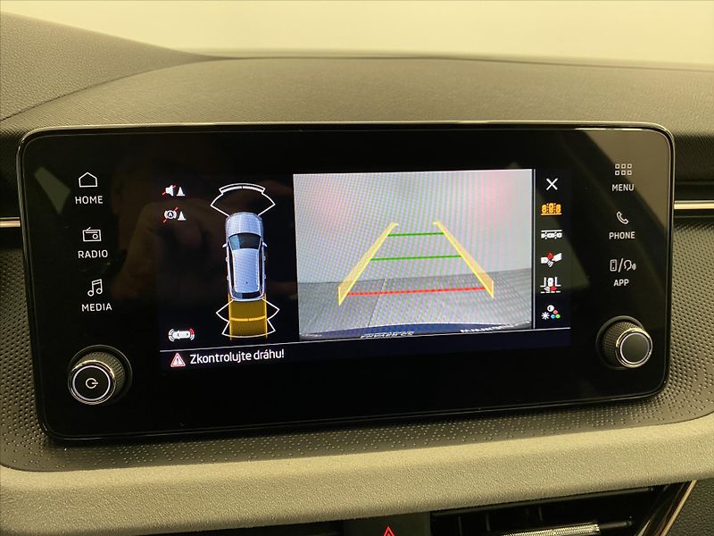 Škoda Kamiq 1,0 TSI 85kW Top Selection - fotka 13 z 30